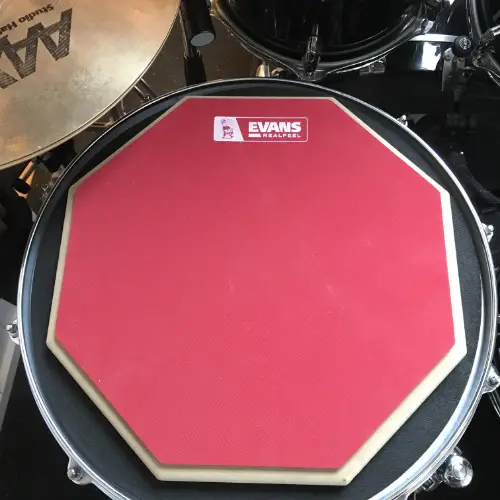 Evans RealFeel practice pad red