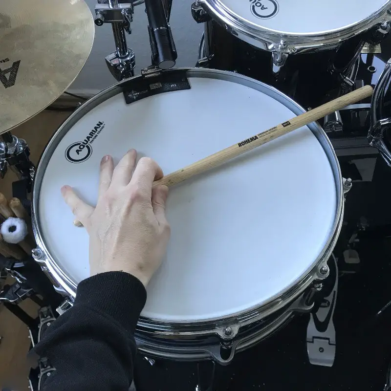 10 [+] Answers How Is The Snare Drum Played?